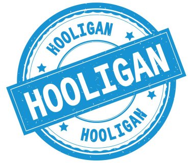 Holigan, camgöbeği yuvarlak pencere boyutu üzerinde yazılı metin.