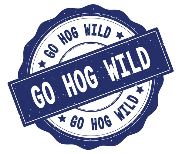 GO HOG WILD texte, écrit sur insigne rond bleu . — Photo