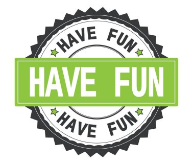 Gri ve yeşil yuvarlak damga, zig zag kenarlıklı eğlenceli metin var