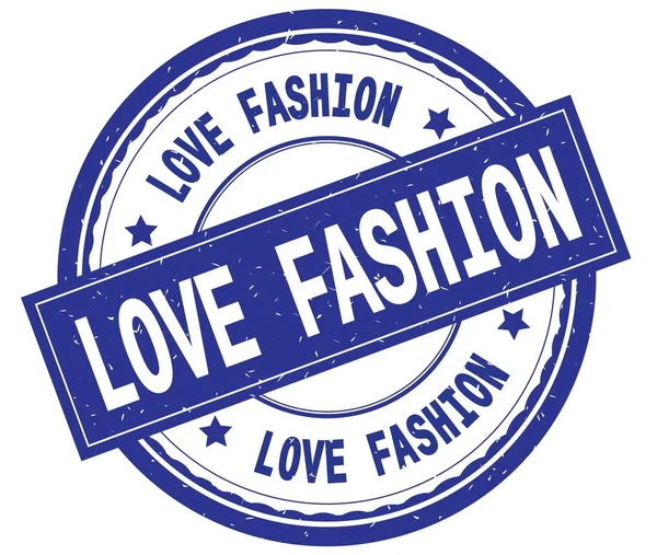 Älskar mode, skriven text på blå runda gummistämpel. — Stockfoto
