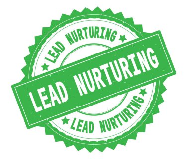 Kurşun Nurturing yeşil metin damgası, zig zag kenarlıklı yuvarlak.