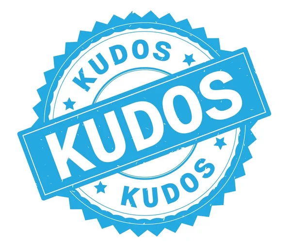 Selo redondo de texto azul KUDOS, com borda zig zag . — Fotografia de Stock