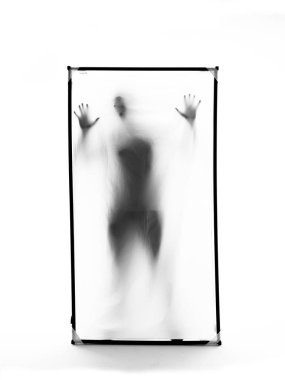 Beyazlar üzerinde izole edilmiş insan silueti.