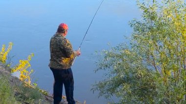 Bir kayan nokta işareti alt derinlik önlemlerle adam.