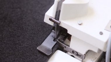 Dikiş makinesi halıya dikmek için