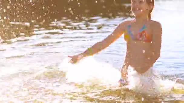 Girl splashes with water. — Stock Video