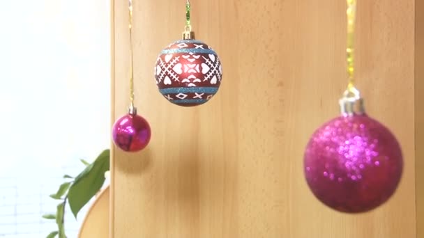 Christmas balls swing on tape — ストック動画