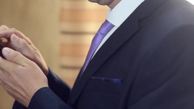 telefon görüşmeleri, takım elbise ve kravat bir smartphone tutan bir adam ile işadamı