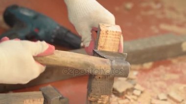 marangoz balta ile inşaat, marangoz ahşap parçaları cleaves