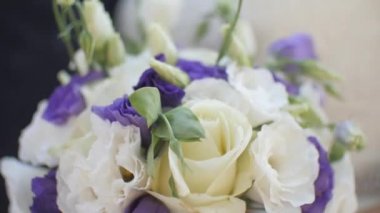 güzel çiçekler buket bir el mans.