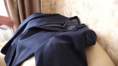 Adam bir takım çalışması için kapalı alır iş ve tatil.