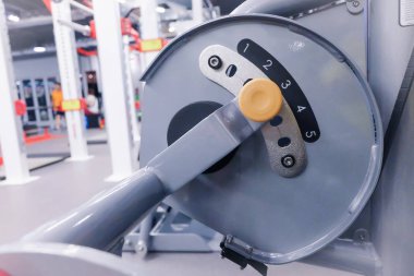 ağırlık yığın içinde spor kulübü veya spor salonu ve fitness salonu.