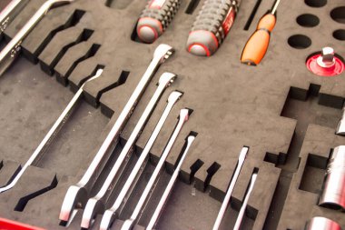 Araç kiti ile birçok araç bir aygıttır teknisyen için.