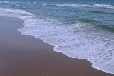 Mae Ramphueng Plajı'nda dalgalar çökmesini ile deniz