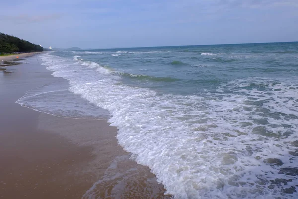 美しいビーチと離岸流の危険性 — ストック写真