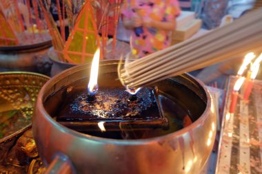 Tapınağın tütsü yakmak, Atalar haritasında Çin yeni yılı ibadete yanan tütsü sopa.