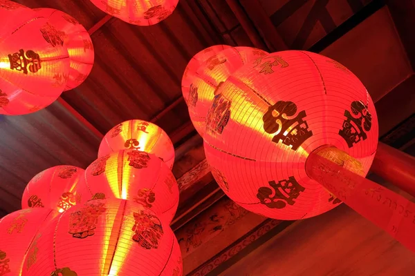 Piros Kínai Lámpások Tetőn Lámpák Kínai — Stock Fotó