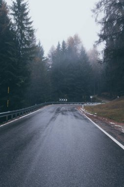 Dağ. Sis, İtalyan Alpleri ile karda Üstten Görünüm