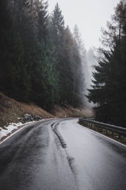 Dağ. Sis, İtalyan Alpleri ile karda Üstten Görünüm