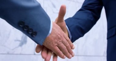 İşadamları el sallamak