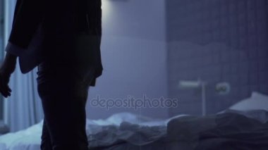 Adam bırakarak yatak odası