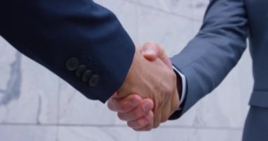 İşadamları el sallamak