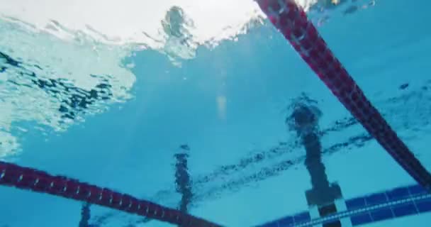 Bajo vista al agua de la piscina — Vídeos de Stock