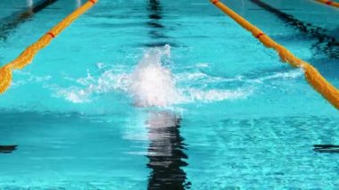 profesyonel erkek yüzücü