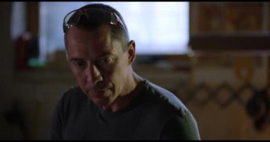 İş yerinde profesyonel marangoz 