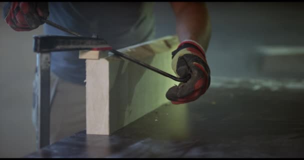 Professional carpenter at work — Stock Video