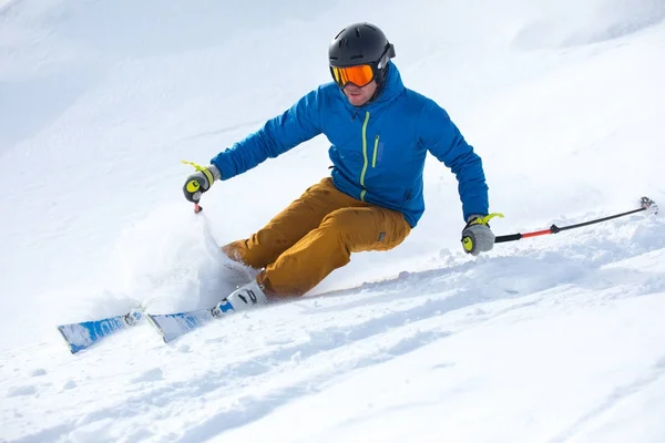 Skiskyting på ski-briller stockbilde
