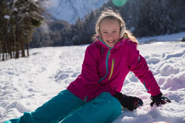 School Girl Smiling Snow – stockfoto