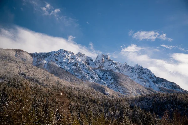 Peak Mountain Covered Snow — kuvapankkivalokuva