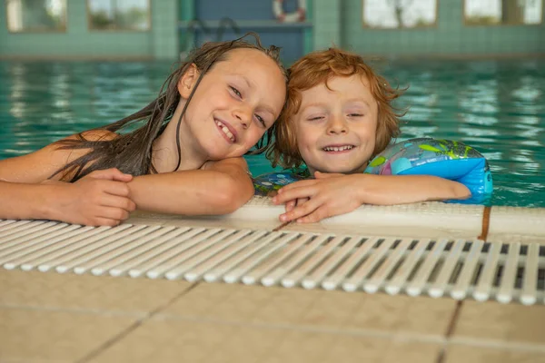 Brother Sister Swimming Together Pool – stockfoto