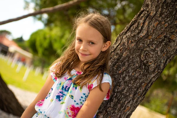 Happy Little Girl Climbing Tree Summer Vacations – stockfoto