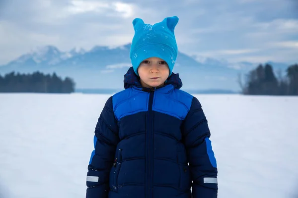 Little Boy Posing Snowy Landscape – stockfoto