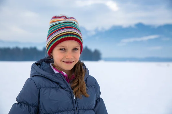 Smiling Little Girl Having Fun Snow – stockfoto