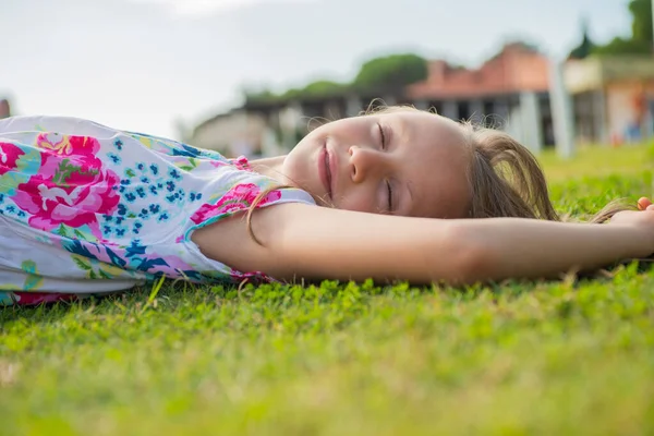 Close Girl Falling Asleep Grass Vacations kuvapankkikuva