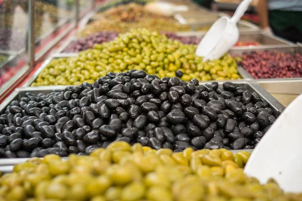 Delicious Organic Olives Market — kuvapankkivalokuva