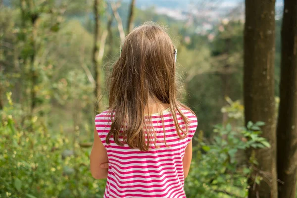 Little Girl Looking View Forest – stockfoto