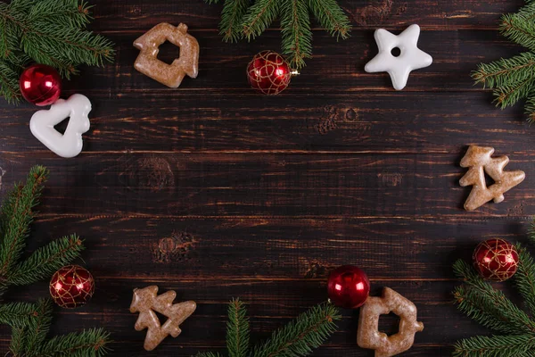 Fondo de Navidad, árboles de Navidad, juguetes y pan de jengibre mano — Foto de Stock