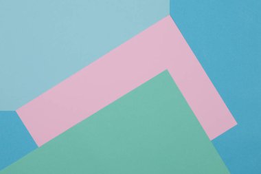 Mavi, yeşil ve pembe arkaplan, renkli kağıt geometrik olarak bölgelere bölünür, çerçeve, boşluk kopyala.