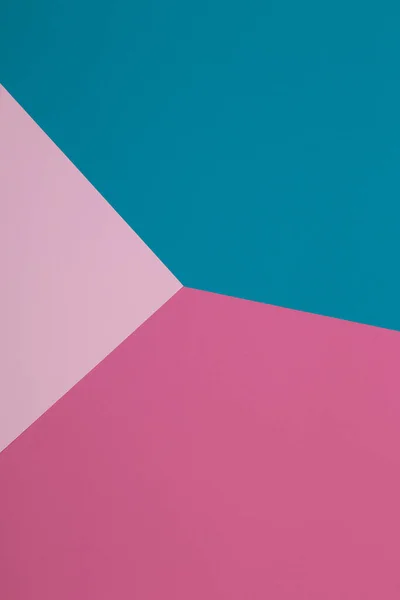 蓝色和粉色背景 彩色纸几何划分为区域 复制空间 — 图库照片