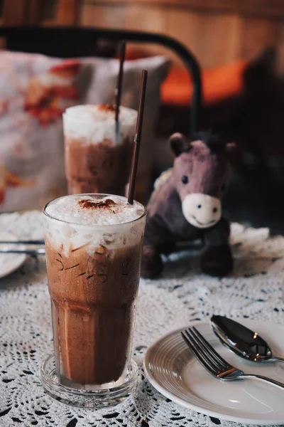 Kafedeki buzlu kahve