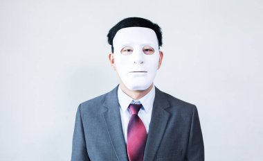 İşadamı kılık maske beyaz arka planda
