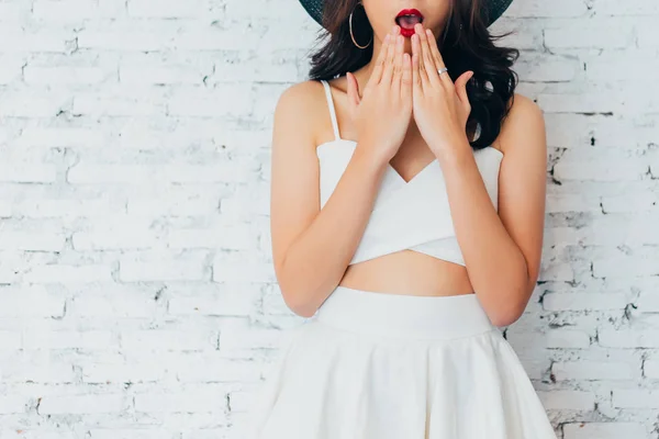 Closeup Young Woman Giving Surprise Look Fashionable Summer Hat White — Stock Photo, Image