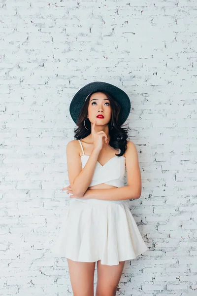 Young Woman Thinking Something Fashionable Summer Hat White Wall Background — Stock Photo, Image