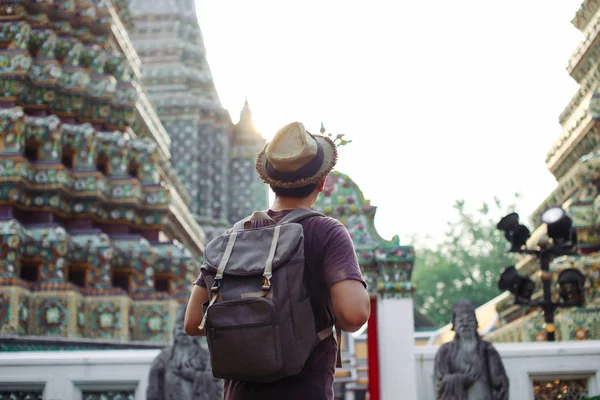Küçük backpacker Wat Pho Hindistan ilham ile seyahat Asya 