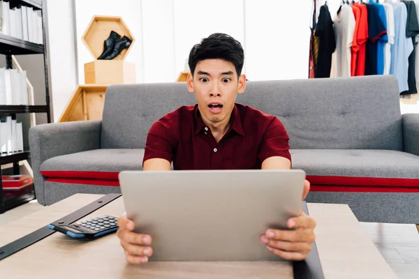 Amazed hipster watching laptop at home — 스톡 사진