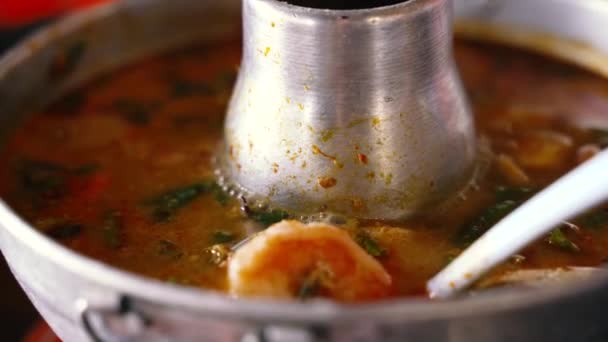 Thai style prawn spicy soup with lemon grass and mushrooms titled Tom Yam Kung. A popular Thai food spicy hot pot — Stock Video